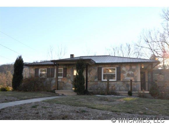 2400 E. Morningside Dr., Hendersonville, NC 28791