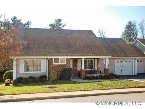1050 Saddlebrook Dr., Hendersonville, NC 28739