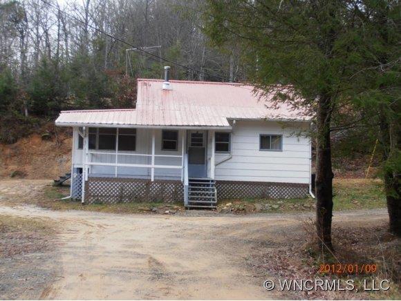 123 Lyman Ln., Rosman, NC 28772