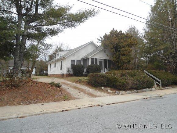 305 S. Whitted St., Hendersonville, NC 28739