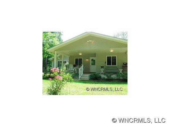 814 Thissa Way, Brevard, NC 28712