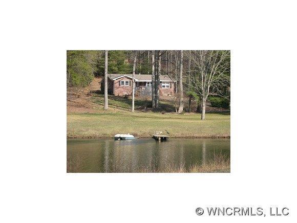526 Lake Rugby Dr., Hendersonville, NC 28791