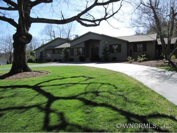 100 Red Fox Lane, Flat Rock, NC 28731