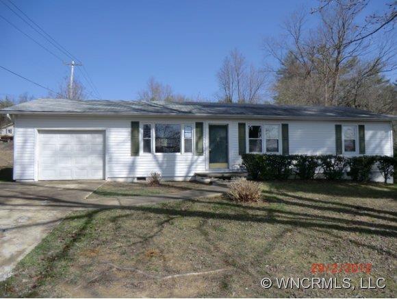 2049 Willow Rd., Hendersonville, NC 28739