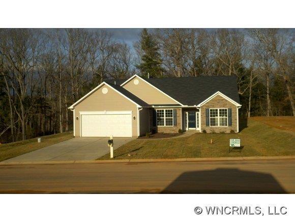 7 Woodthorn Rd, Weaverville, NC 28787