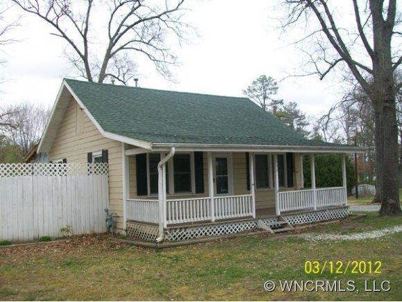 1030 Brooklyn Avenue, Hendersonville, NC 28792