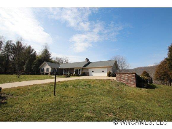 733 Gash Road, Mills River, NC 28759