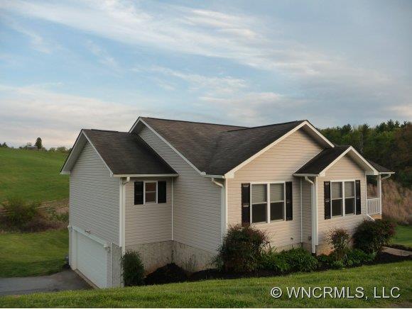 10 Demeter Ln., Weaverville, NC 28787