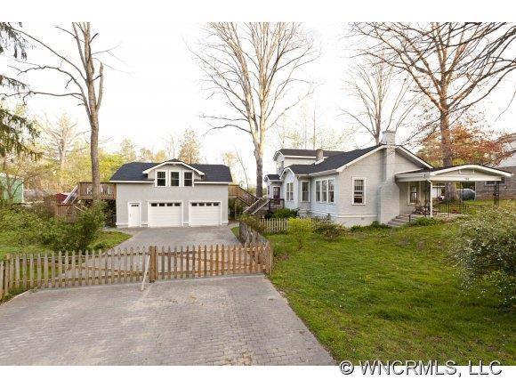 120 Flanders Ave., Hendersonville, NC 28792