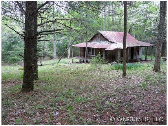 99999 White Oaks Flat Rd., Burnsville, NC 28714