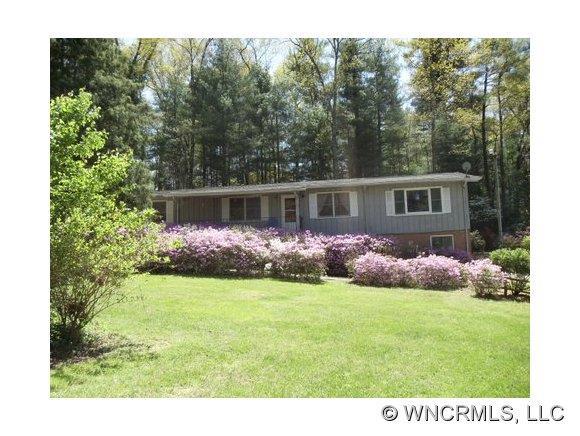 219 Covington Cove Ln., Hendersonville, NC 28739