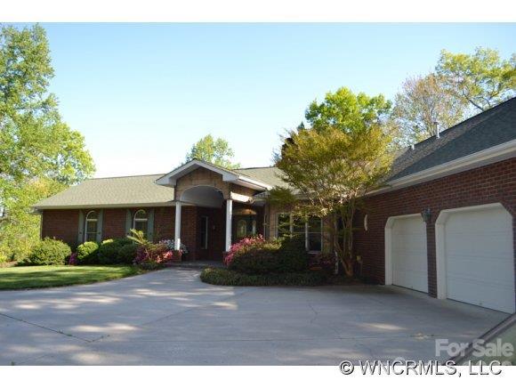 239 Bearwallow Mountain Rd, Hendersonville, NC 28792