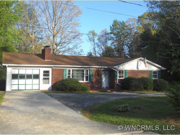 203 Red Bow Lane, Hendersonville, NC 28791