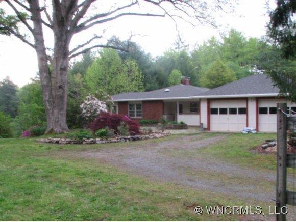 40 Lands End Drive, Hendersonville, NC 28791