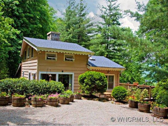 1348 Saunook Rd., Waynesville, NC 28786