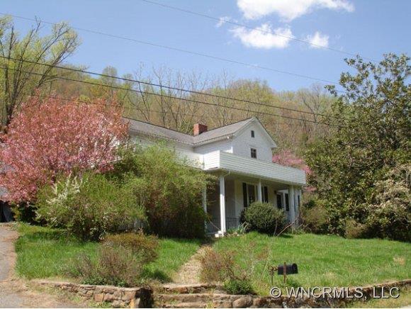 383 Dills Cove Road, Sylva, NC 28779
