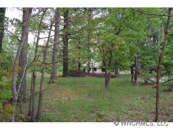 24 Wedgefield Dr., Asheville, NC 28804