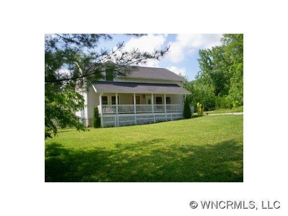 815 Davis Circle, Hendersonville, NC 28791