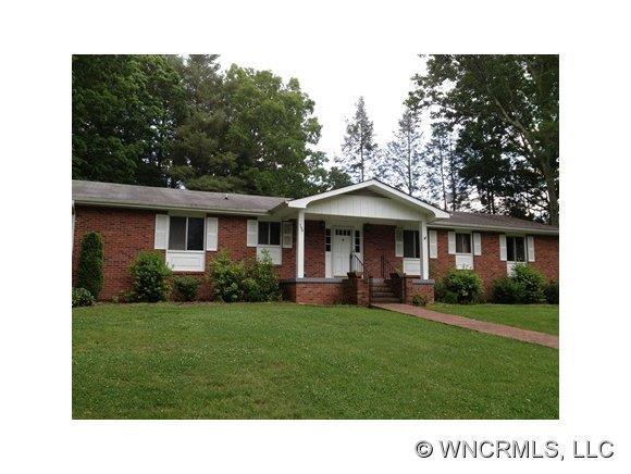 194 Byrd Ln., Hendersonville, NC 28792