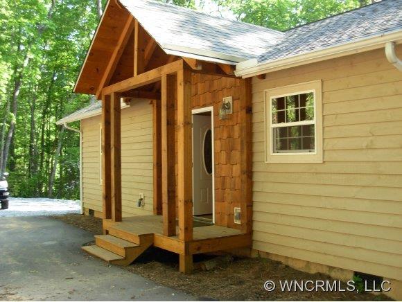 64 Steve's Way, Sapphire, NC 28774