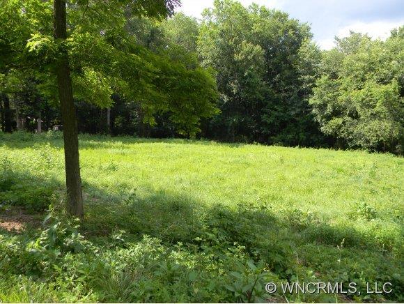 Pinehurst Drive, Hendersonville, NC 28792