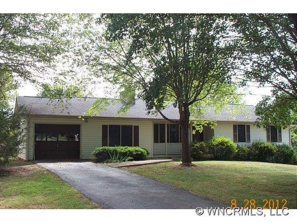 18 Bradford Pear Lane, Asheville, NC 28804