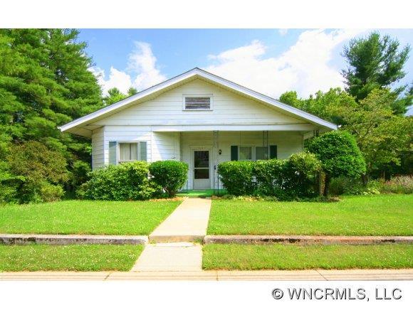 1026 Willow Road, Hendersonville, NC 28739