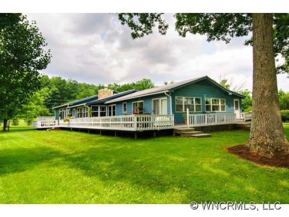 2880 White Oak Rd, Burnsville, NC 28714