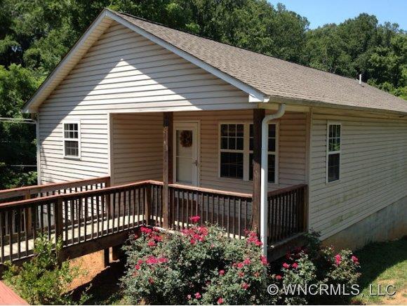 32 Piercy St., Asheville, NC 28806