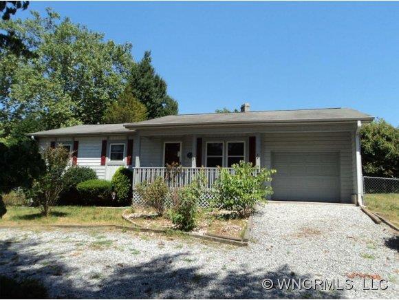 89 Sycamore Cir., Hendersonville, NC 28791