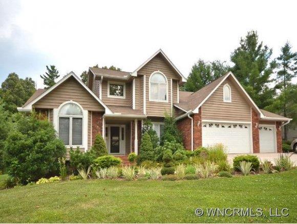2 Ridgemont Dr., Weaverville, NC 28787