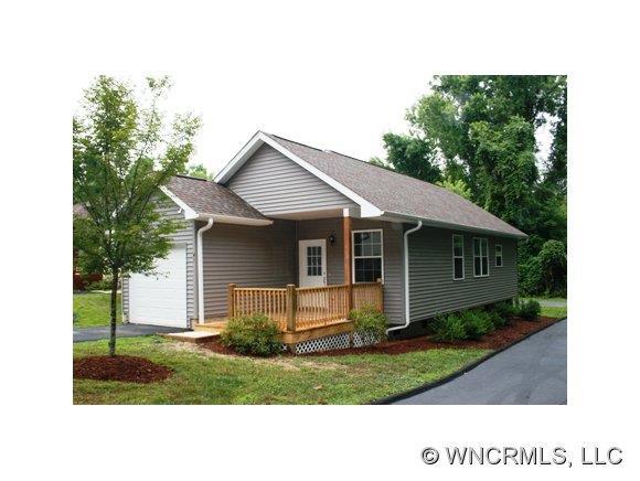 41 South Cottage Court, Hendersonville, NC 28739