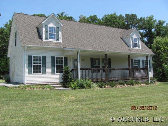 18 Harper Meadow Way, Hendersonville, NC 28792