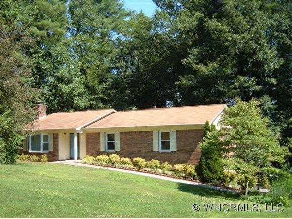 121 Surry Lane, Hendersonville, NC 28791