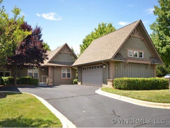 303 Fox Den Ct., Hendersonville, NC 28792