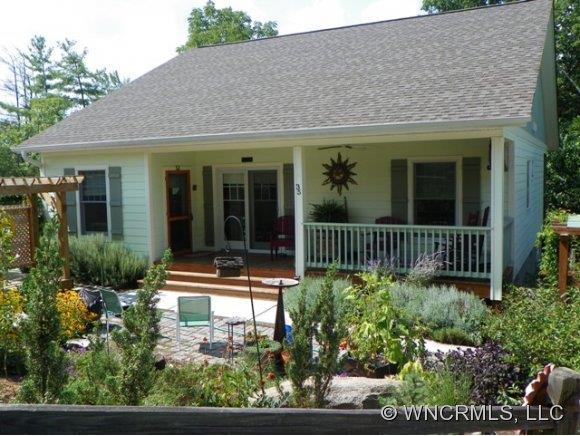 35 Ballard Road, Weaverville, NC 28787