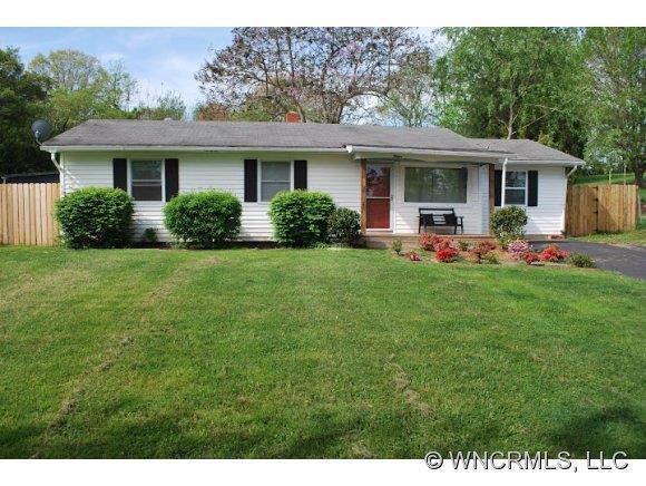 12 American Way, Asheville, NC 28806