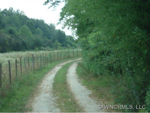 685 Pilot Mountain Rd, Hendersonville, NC 28792