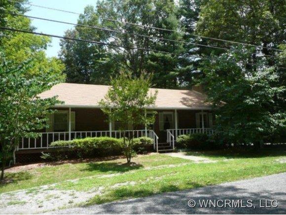 204 Sweetpea Lane, Hendersonville, NC 28791