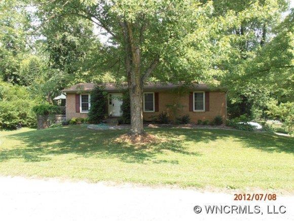 571 Fairway Dr., Hendersonville, NC 28739