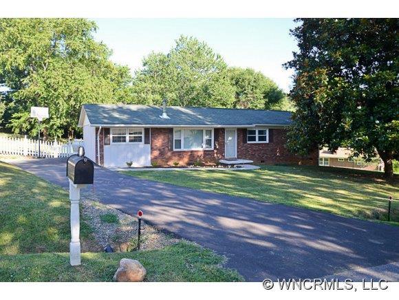 11 Terrace Dr, Weaverville, NC 28787