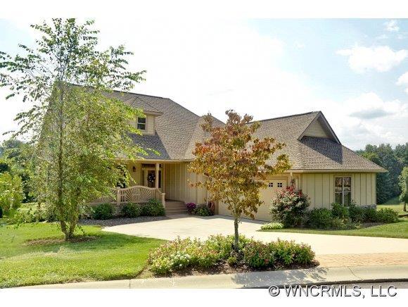 128 Triple Fairways Dr., Hendersonville, NC 28739