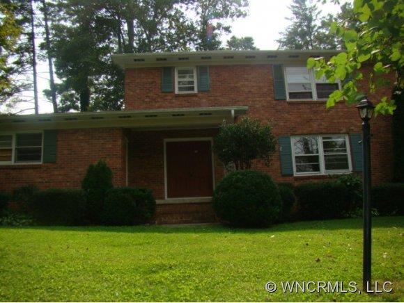 134 Arthur Ln., Hendersonville, NC 28791