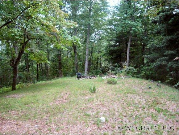 565 Pinewood Knoll Dr, Hendersonville, NC 28739