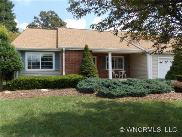 1112 Citation Cir., Hendersonville, NC 28739