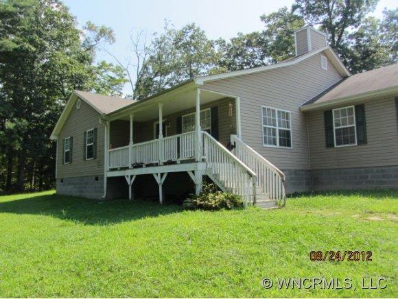 112 Pioneer Mountain Rd., Hendersonville, NC 28791