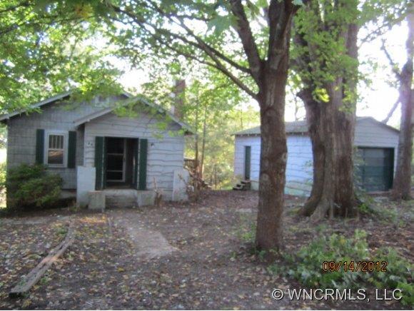 44 Noble Rd., Fairview, NC 28730