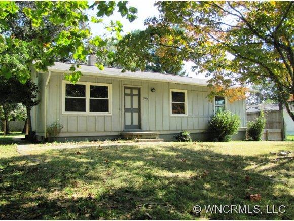 2004 Somerset Dr., Hendersonville, NC 28791