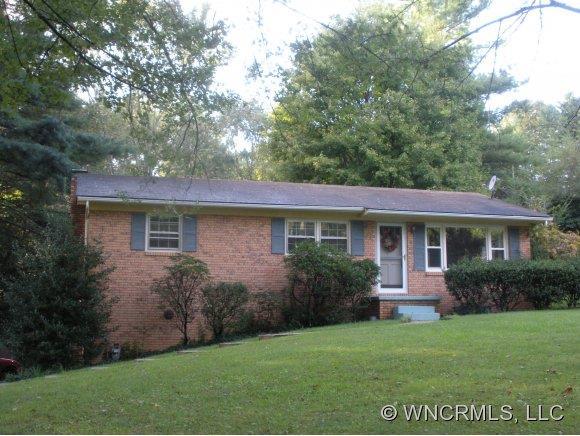 4 Crestview Ct, Arden, NC 28704