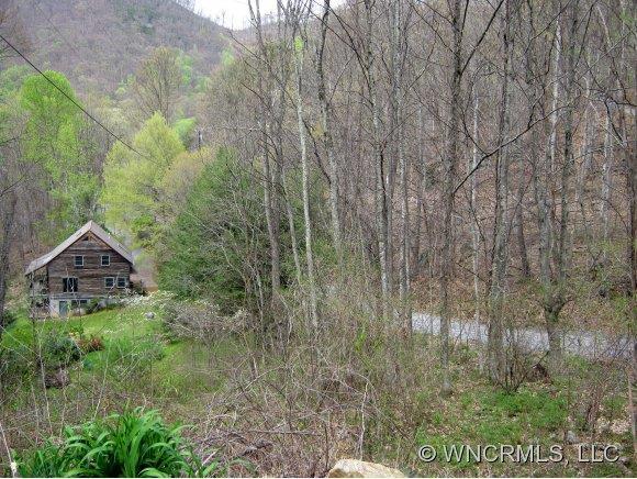 27 Benfield Rd., Weaverville, NC 28787